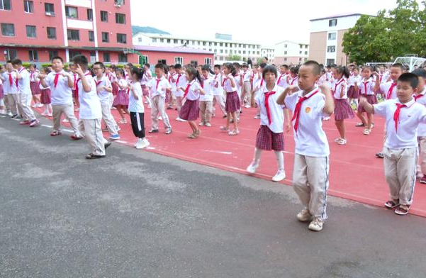 安全意识让学生把握游水技能具备