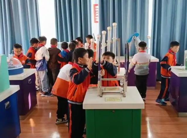 激起学习兴趣激活中小学科学教育生机不