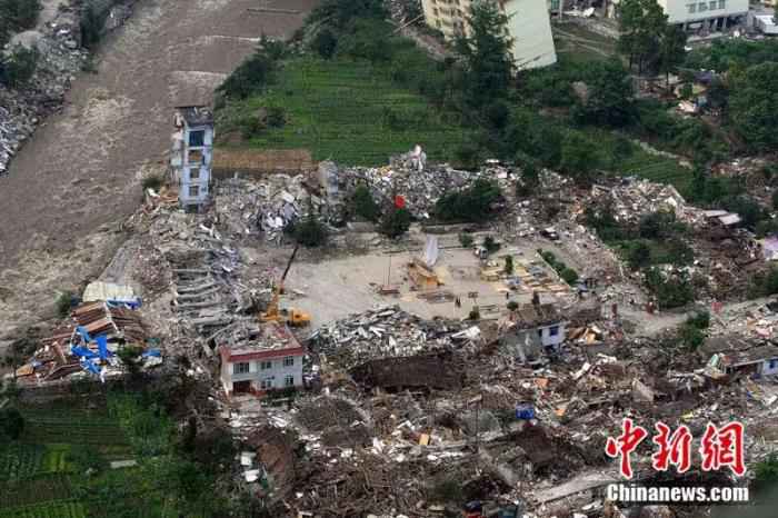 汶川县映秀镇地震后惨状。中新社记者 盛佳鹏 摄  汶川地震十二年:遥忆悲伤,记住灾难中不屈的精神